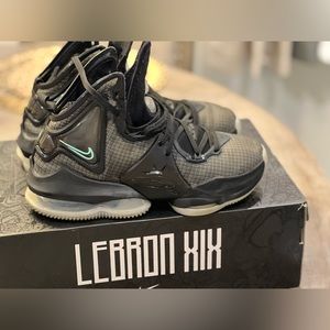 Lebron XIX GS Black